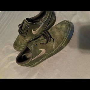 Nike Jablonski size 6